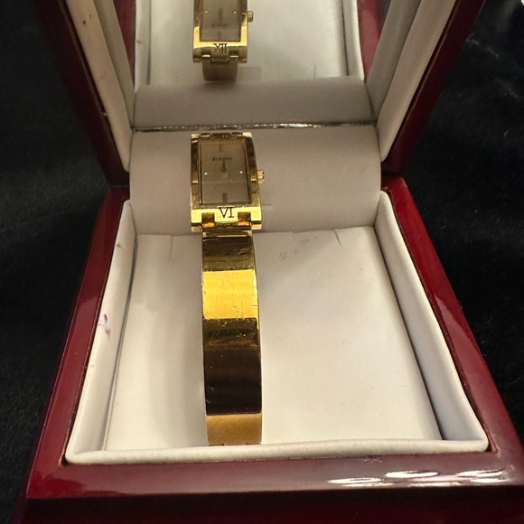 1990s Bulova Classic Women’s Watch- Dainty, Minimalist - Picture 5 of 9